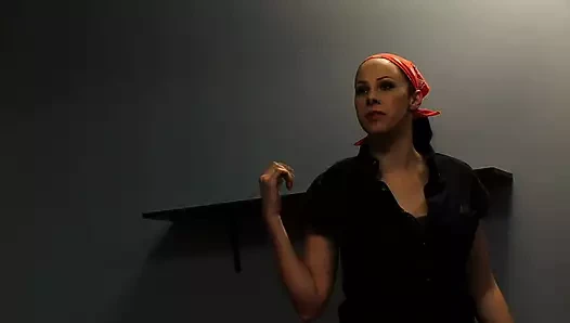 Gianna Michaels klas bir adamın yarağını alıyor ve dölle kaplanıyor