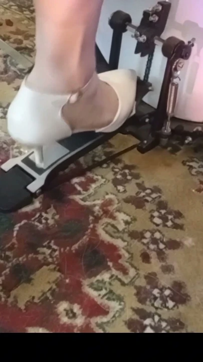Davul pedalımı pompalarken seni aşağılamak istiyorum