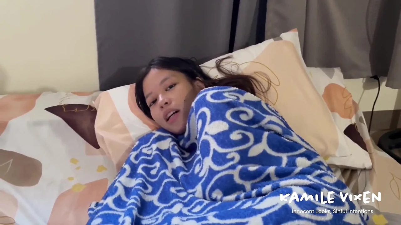 Filipinli viral - üvey erkek kardeş 18 yaşındaki Pinay sıkı kıllı amına mastürbasyon yaparken yakalandı ve sonra sert döllendi