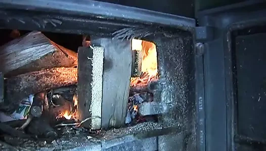 Kızıl saçlı ince Bir Alman piliç amcığının derinliklerine boşalmak istiyor