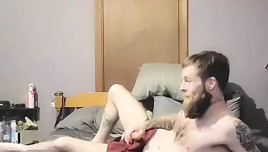 Cadılar bayramı uygulamasından sikişme derlemesi vibratör kontrolünde, yarağa biniyor ve sonunda dölleme dolumundan 2 sahne