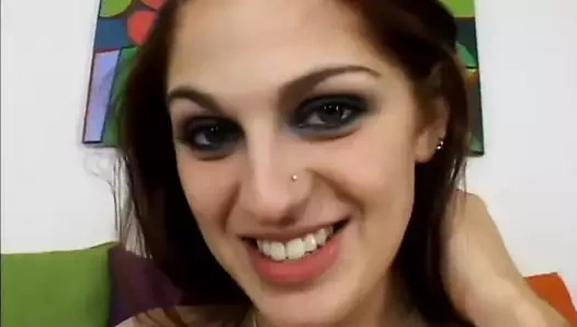 Ateşli yarak fahişesi sert yarak emiyor