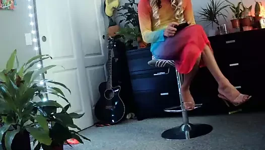 Sissy femboi adamlarını eğlendiriyor!
