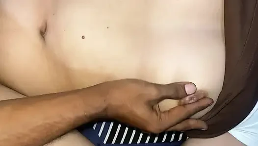 Ateşli bir vücuda sahip güzel bir kadınla ilk kez sikişiyor