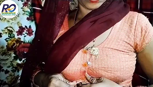 Hintli yenge tamamen çıplak, amını siktiriyor ve götüne arkadan mastürbasyon yapıyor, Hintçe ateşli sari çıkarılıyor ve çıplak