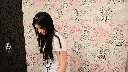 Rus sürtük Kristina götünü genişletiyor