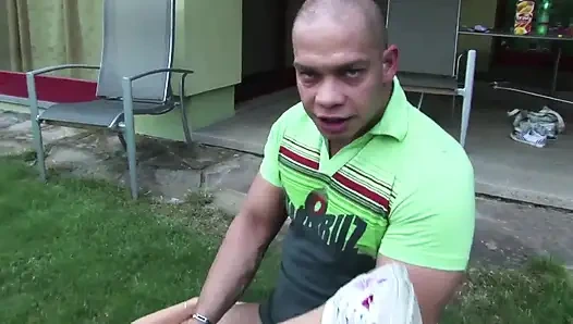 Güzel sarışın amcık bahçede amcık yalıyor