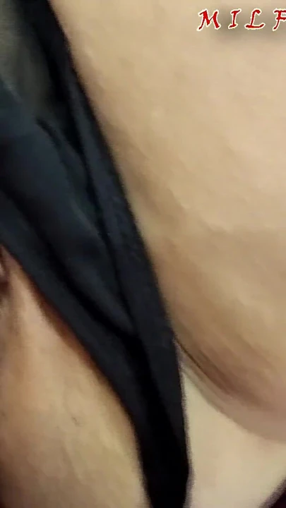 Эпический момент от "Грудастая зрелая сучка и член в ее мокрой киске! только крупным планом!"