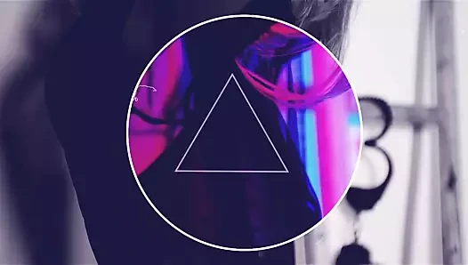 Sugarnadya'dan gelen piliç siyah beyaz dans ediyor