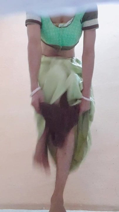 Külotlu bluz ve peticoatlı crossdresser