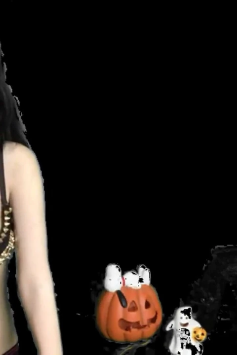 Alexandria Wu'un oynadığı cadılar bayramı kabak oyunu