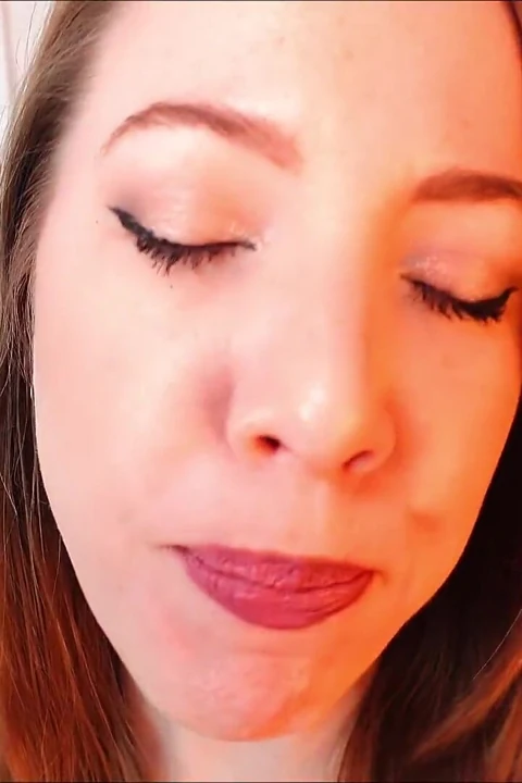 Seni küçük küçültüyor ve seni yiyor dev kadın fetişi 1080p