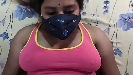 Arkadaşımın yerini ziyaret ederken, arkadaşımın annesini evde yalnız gördüm ve odasında sikiştim