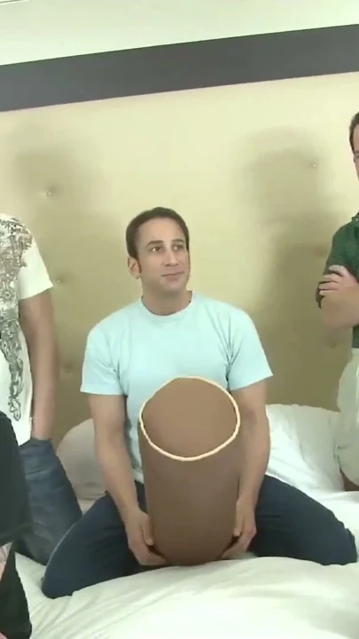 Wannabe porno direktör 5 büyük çük adamlar sikme bir sıcak kız yapar | Klip 1