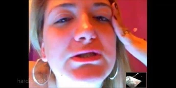 Cindy boşalma patlaması mega memeler emiyor