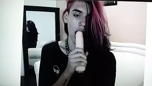 Güzel Latin femboi web kamerası kızdırmak