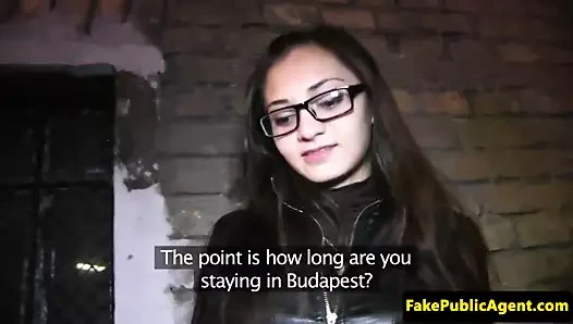 Gerçek euro sahte ajan tarafından nakit için creampied