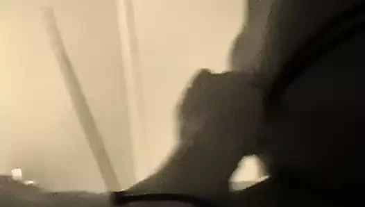 Orta yaşlı seksi sürtük bana biniyor