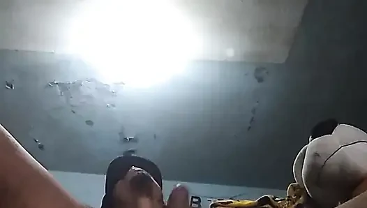 Sertleşmiş penisimle yalnız kaldım