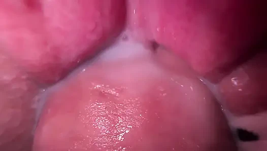 Üvey erkek kardeşimin karısı orgazm olduktan sonra fışkırtıyor, onun sıkı amını siktim