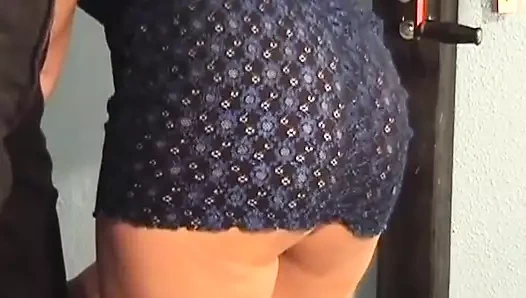 Tombul Alman kız efendisi tarafından ağdalanıyor ve şaplaklanıyor