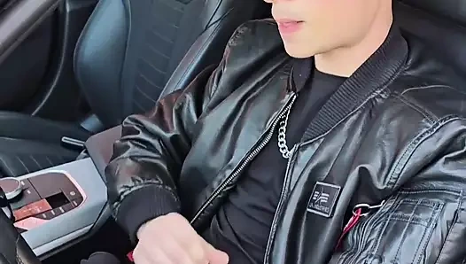 Alfa eşcinsel araba mastürbasyonu - boşalmak için sabırsızlanıyor
