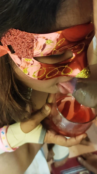 Partide ve BDSM eğitiminde kullanılan Hint MILF köle Olivia'nın ıslak oral, tokat, ovma, twerk, besleme, rimjob ve göt… | Bölüm 2
