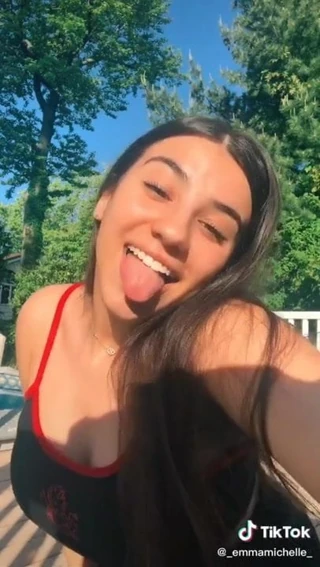 Emma büyük tokmaklar