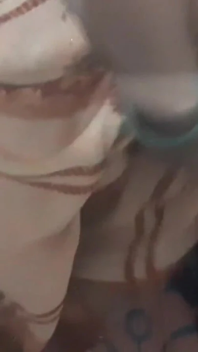 Эпический момент из "Сводный брат трахает одинокую сводную сестру дома"