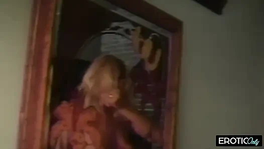 Azgın vücutlar daha fazlası için yalvarıyor