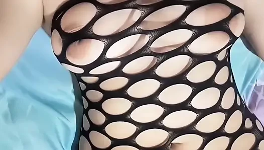 Sıkı göt kıskaçları sert sakso ateşli fantezileri çılgınca körükliyor