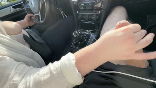 Akşam trafiğinde üstsüz - ışık yeşile dönüşmeden önce spermini fışkırttı