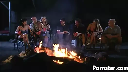 Üçlü kamp seks ile gençler lisa marie ve cole conners