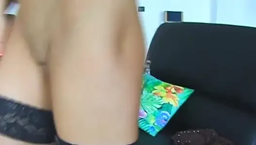 Amatör ateşli sürtük genç kız videoda sikiliyor