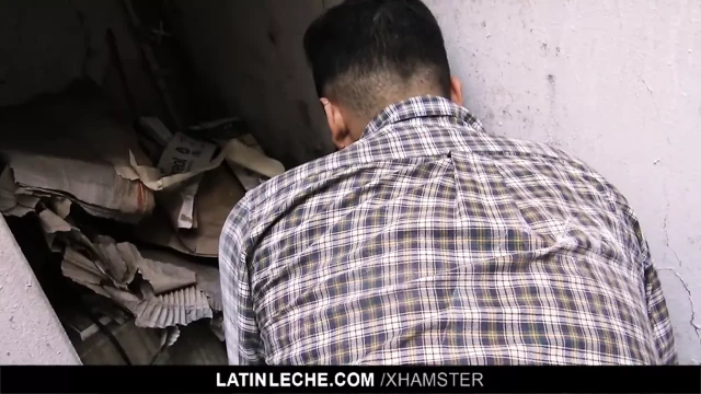 Latinleche - kamerada kullanılan sakallı latin adam