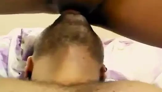 Hint kız kedi yeme