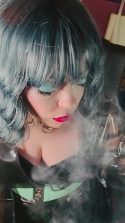 O bir pvc rüya! Tina Snua sürüklenen 2 sigara içiyor, snap inhales ve omi. Öksürük, sigara içen | Klip 2