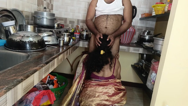 Ev hanımı kocasıyla aynı yatağı paylaşıyor