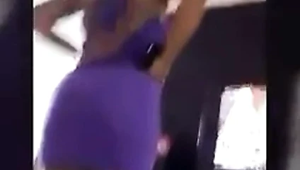 Istri suka pamer pantatnya