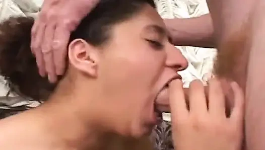 Sürtük esmer sert sikişiyor sonra yüzüne boşalıyor