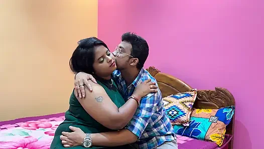 Desi büyük yumruklar, sıkı vajina kız, bakire kız, apna vaca, kiya ek larke ko bulake, chudake kam ros nikala apne pussy se..