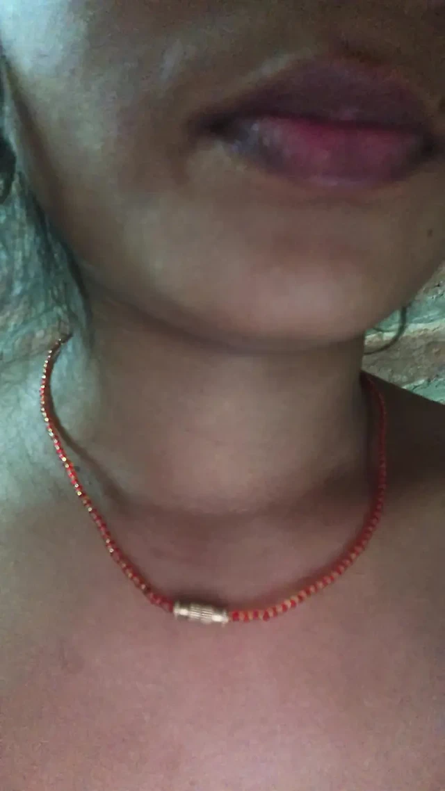 Ateşli hintli kız solo video gerçek ev yapımı Hintli seksi kız