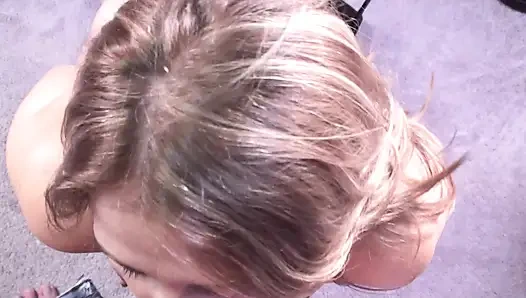 Sandie yarak emmeyi çok seviyor