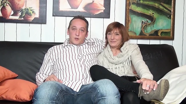 Трах в тройничке с двумя безрассудными девушками