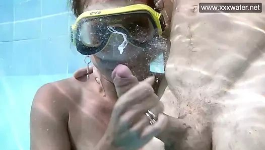 Hardcore oral seks sualtı minnie manga