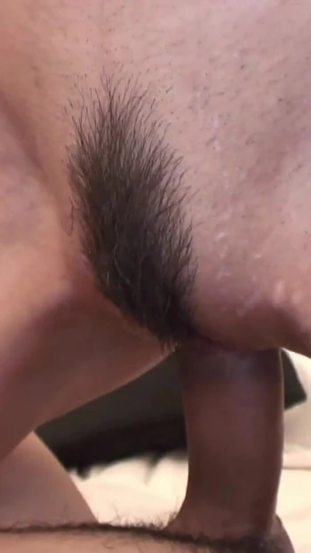 Волнующий момент от "экстремального кримпая, японская милфа заполняет ее мокрую киску"