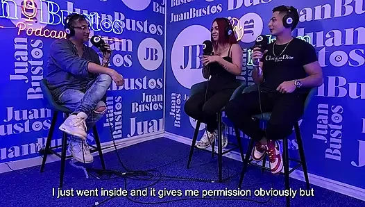 Juan bustos podcast'inde bir şovda sert seks fantezisini gerçekleştiriyor- onlyrulo ve kaeelen garcia