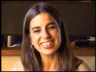 Güzel olgun fantezisini gerçekleştiriyor