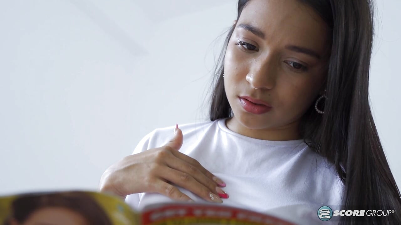 Emma Anturin porno okuyan sıska Kolombiyalı bir genç kız