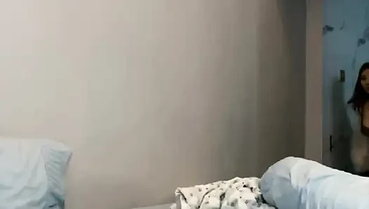 VCS aynı modeldir, ancak vücut çok pürüzsüz.